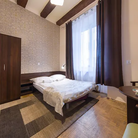 Faust Aparthostel Albergue *