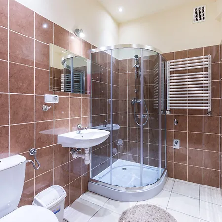 Faust Aparthostel Albergue *