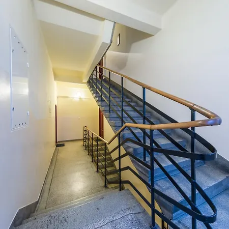 Faust Aparthostel Albergue *