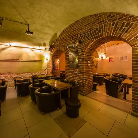 Faust Aparthostel Albergue *