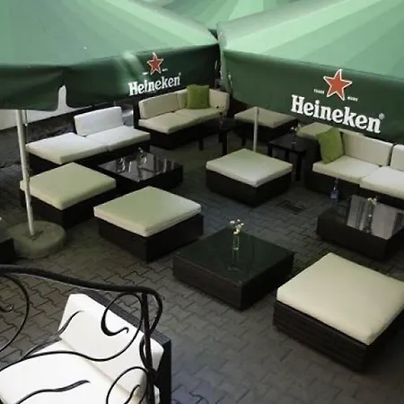 Faust Aparthostel Albergue