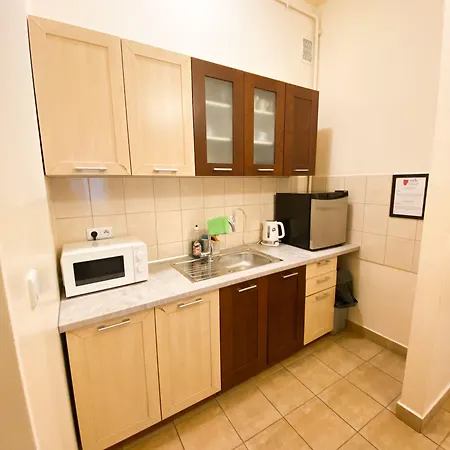 Faust Aparthostel Albergue *