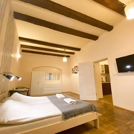 Faust Aparthostel * Cracovia