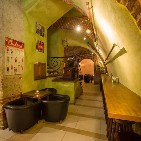 Faust Aparthostel Albergue Cracóvia