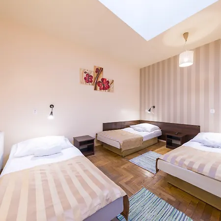 Faust Aparthostel Hostel *