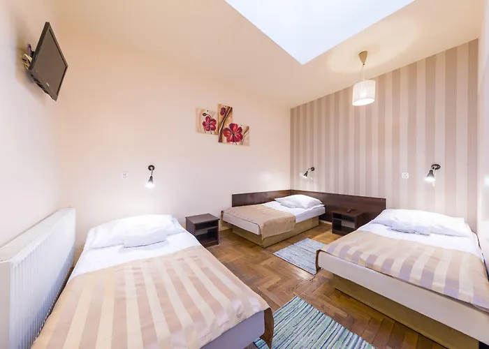 Faust Aparthostel Hostel *