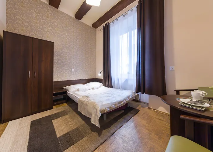 Faust Aparthostel Hostel *