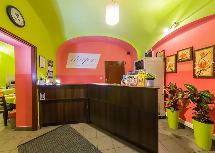 Faust Aparthostel Hostel *